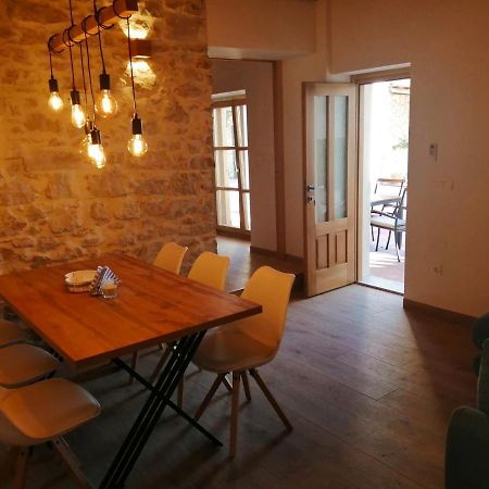 Apartments Dalmatian Stone House Туран Екстериор снимка