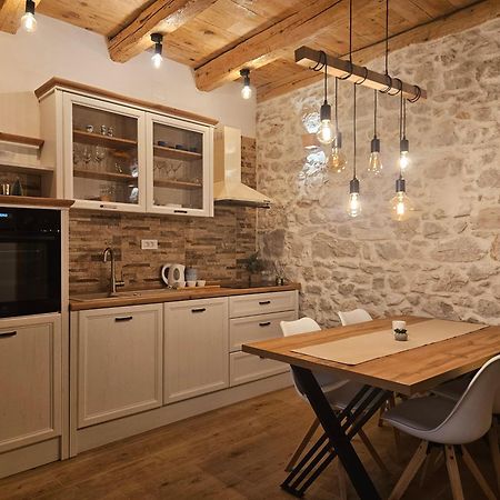 Apartments Dalmatian Stone House Туран Екстериор снимка