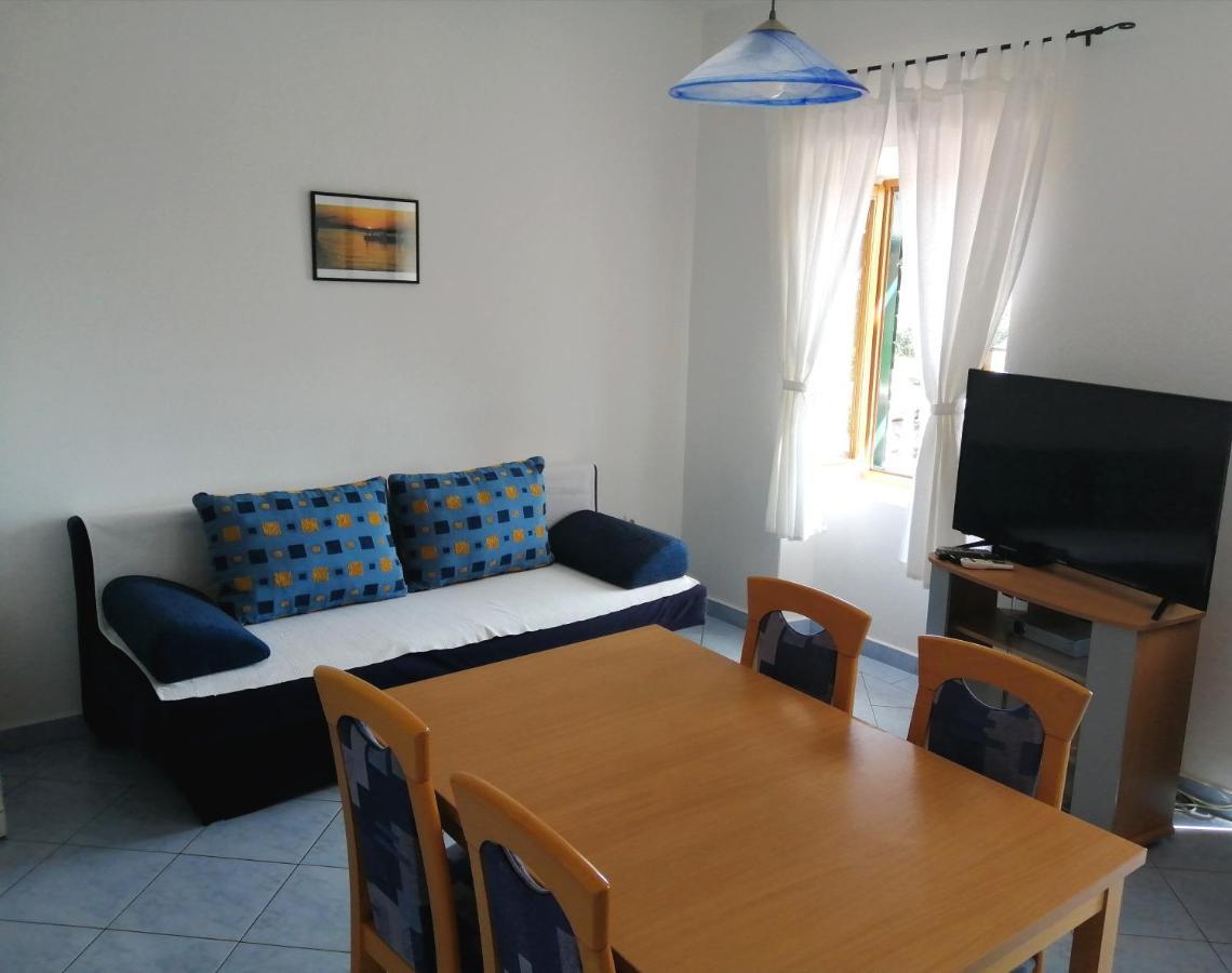 Apartments Dalmatian Stone House Туран Екстериор снимка
