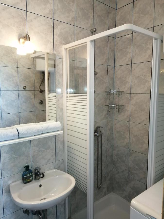 Apartments Dalmatian Stone House Туран Екстериор снимка