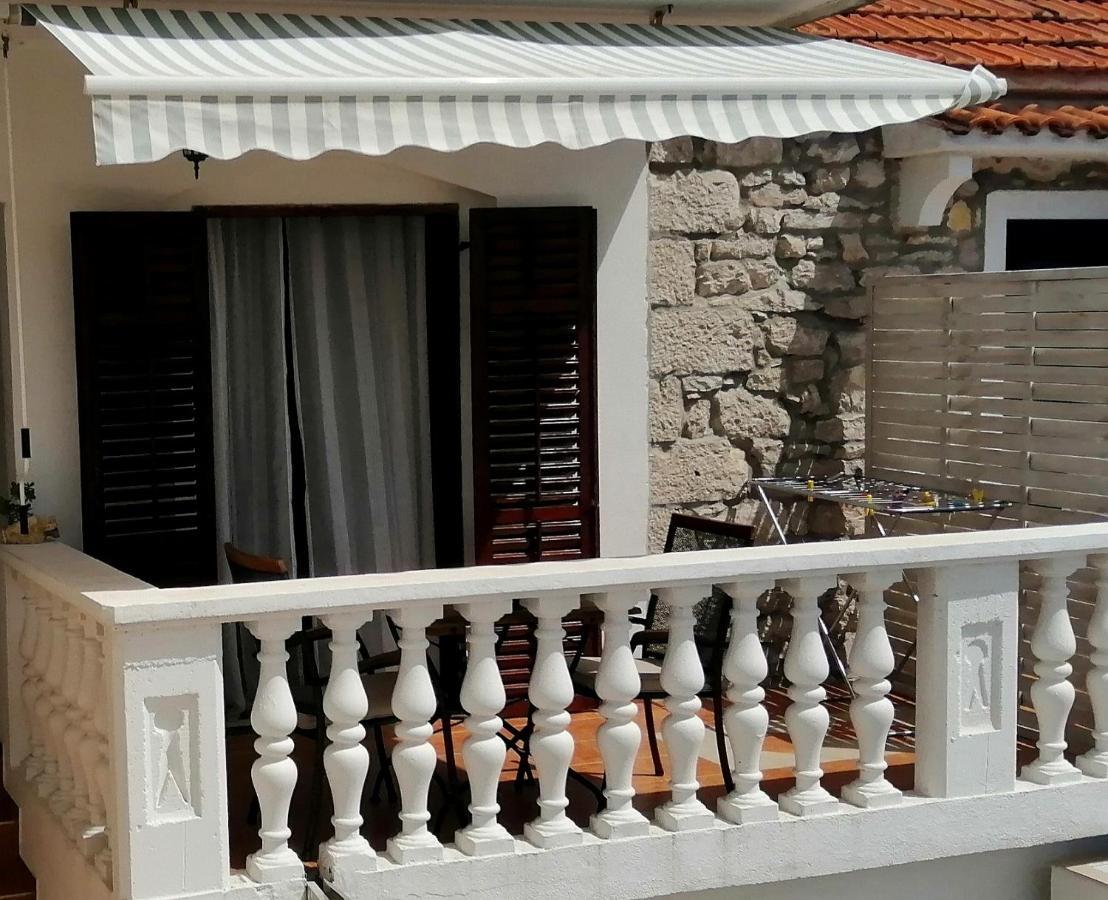 Apartments Dalmatian Stone House Туран Екстериор снимка
