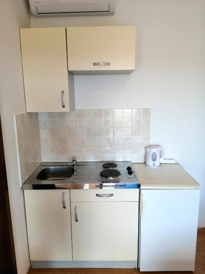 Apartments Dalmatian Stone House Туран Екстериор снимка