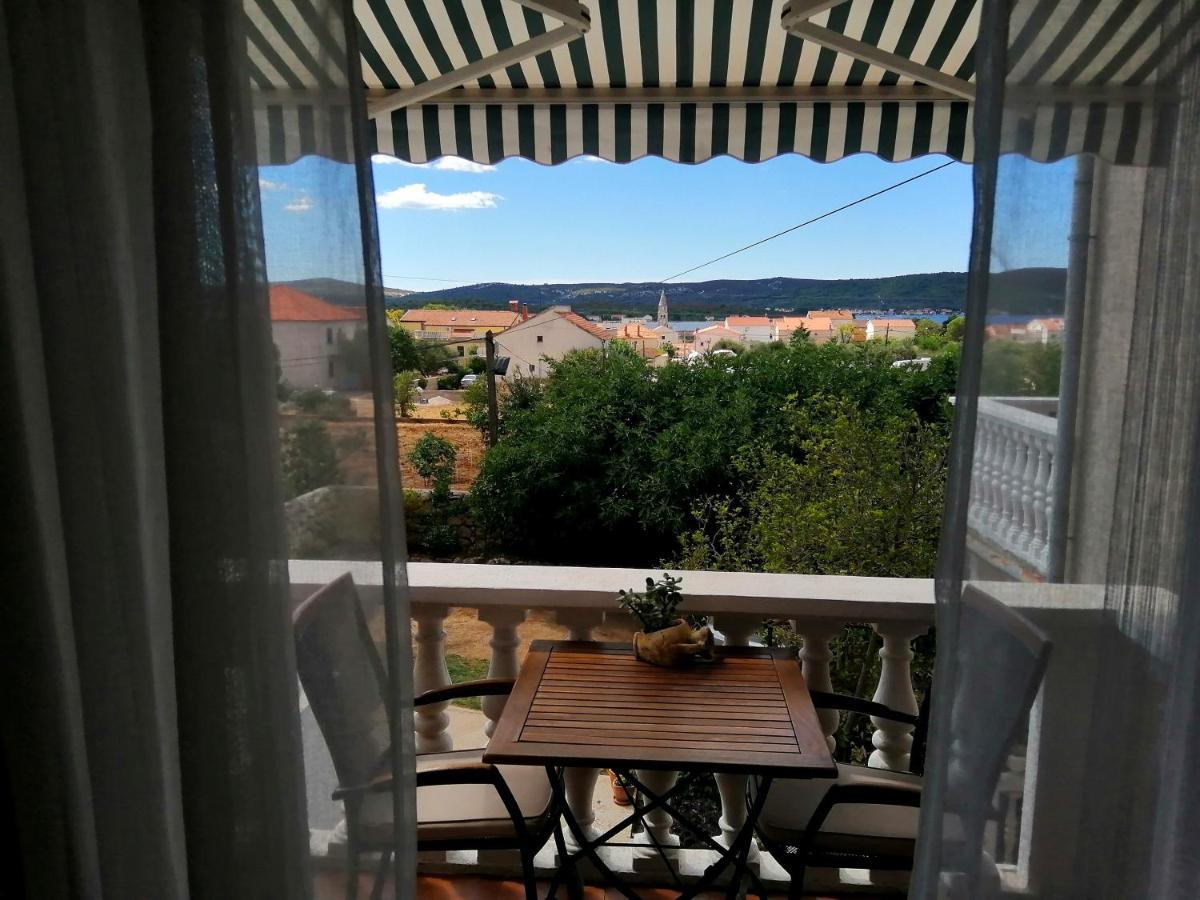 Apartments Dalmatian Stone House Туран Екстериор снимка