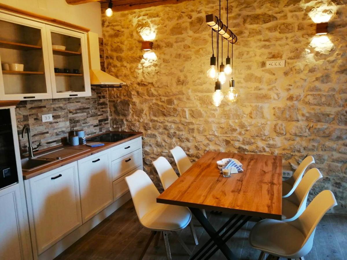 Apartments Dalmatian Stone House Туран Екстериор снимка