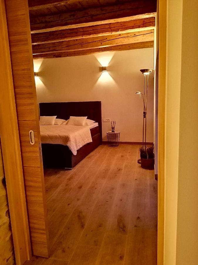 Apartments Dalmatian Stone House Туран Екстериор снимка