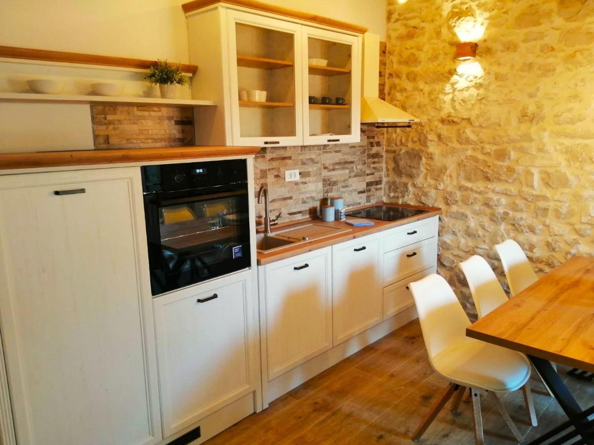 Apartments Dalmatian Stone House Туран Екстериор снимка