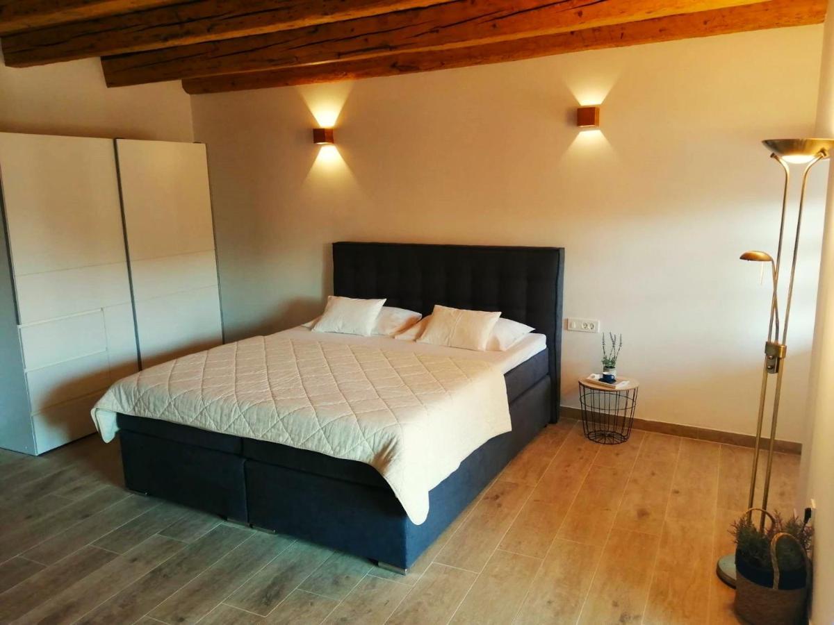 Apartments Dalmatian Stone House Туран Екстериор снимка