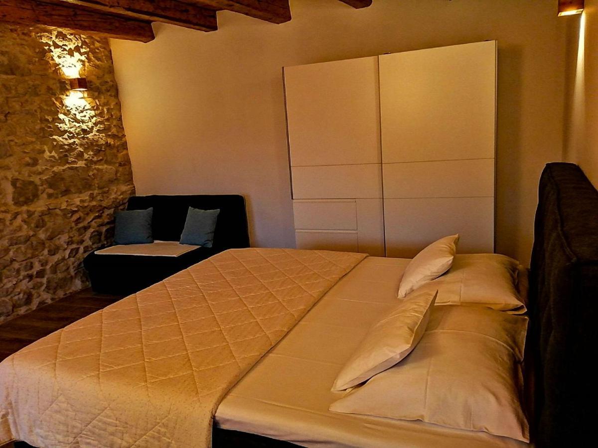 Apartments Dalmatian Stone House Туран Екстериор снимка