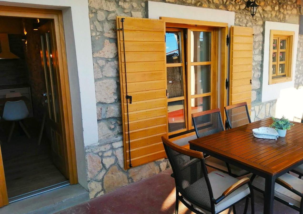 Apartments Dalmatian Stone House Туран Екстериор снимка