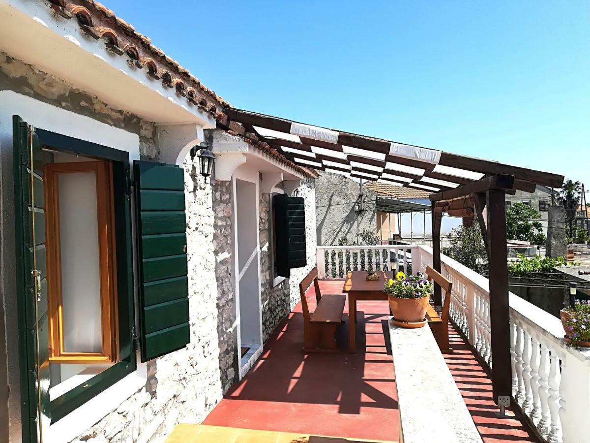 Apartments Dalmatian Stone House Туран Екстериор снимка