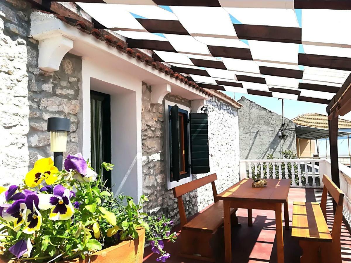 Apartments Dalmatian Stone House Туран Екстериор снимка